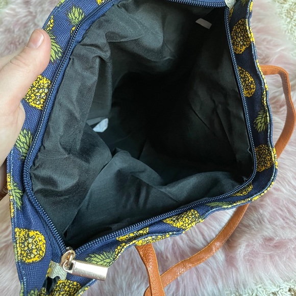 Pineapple Patterned Tote Bag - Picture 4 of 4